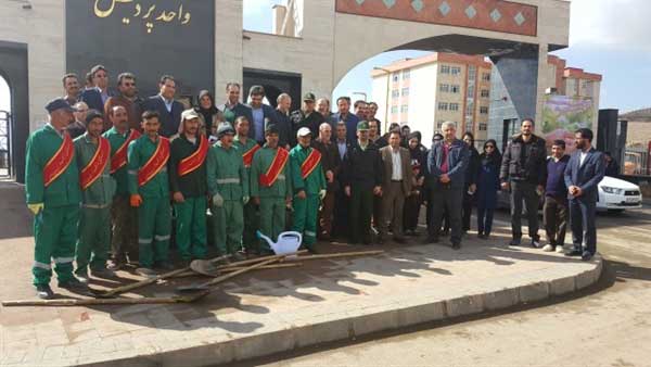دومین جشنواره یادمان سبز شهدا در دانشگاه آزاد واحد پردیس برگزار شد/ برپایی غرفه خیریه بهزیستی شهرستان پردیس در مراسم روز درختکاری دانشگاه آزاد پردیس