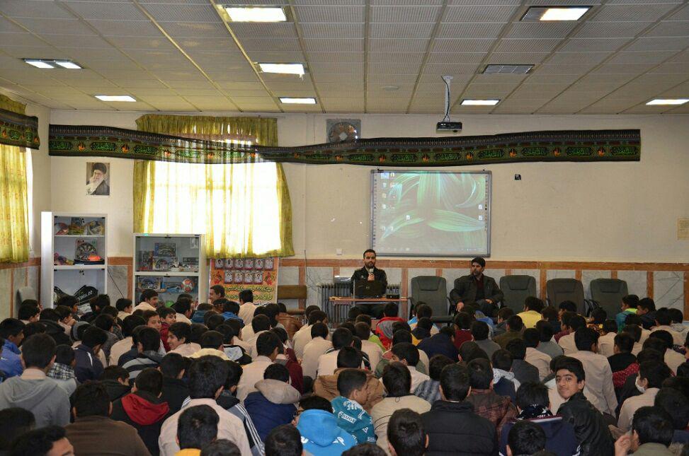 برگزاری کارگاه‌های آموزشی پیشگیری از آسیب‌های اجتماعی در مدارس دماوند+ تصاویر