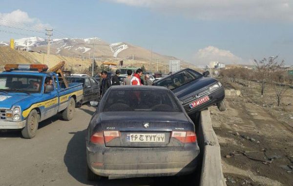 برخورد ۲ دستگاه سواری در محور رودهن – تهران یک مجروح برجای +تصاویر