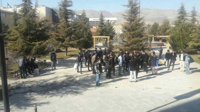 دستفروشان بایستی بهجای پیادهروهای بومهن، در روز بازارها مستقر شوند/ کسبه شهر بومهن چیزی جز اجرای قوانین را نمیخواهند