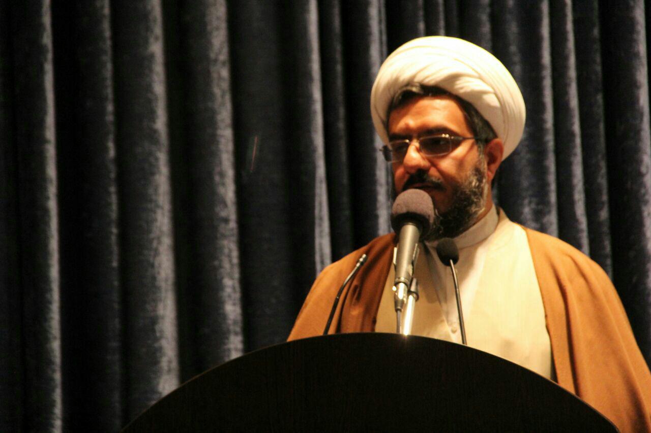 مردم رئیس‌جمهوری می‌خواهند که دنبال حمایت از اقشار ضعیف باشد/ مسأله امروز کشور دیوار کشیدن میان زن و مرد نیست/ سیاسیون به امنیت کشور لطمه نزنند