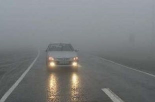 بارش شدید باران در محور فیروزکوه- تهران/ آب‌گرفتگی سبب کندی تردد خودروها شد