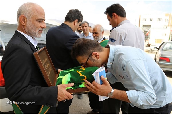 استقبال از پرچم بارگاه حضرت فاطمه معصومه (س) در دانشگاه آزاد اسلامی دماوند+ تصاویر