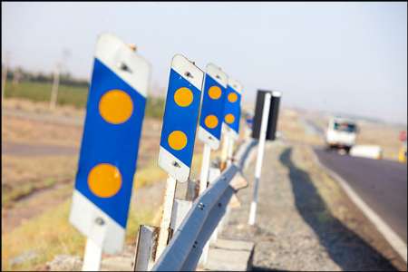 علائم هشدار دهنده محور دماوند- فیروزکوه ترمیم شد/ اجرای ۳۵ فقره پاکسازی حریم جاده در دماوند