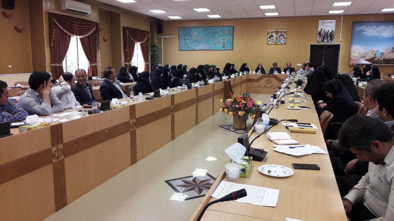 وظیفه دستگاههای اداری ایجاد بستر تولید و اشتغال برای بانوان است/ بانوان نقش اساسی در حوزه کارآفرینی داشتهاند