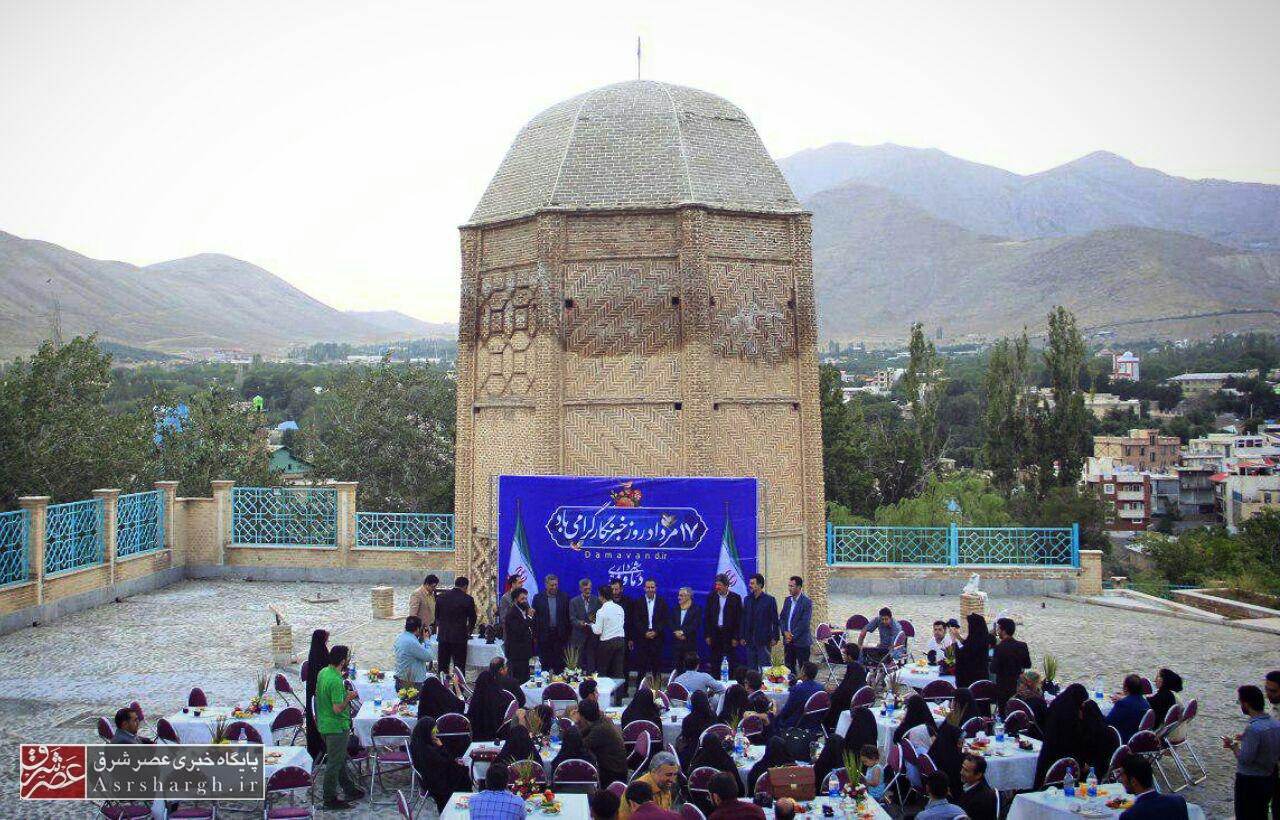 خبرنگاران و فعالان عرصه خبر شهرستان دماوند تجلیل شدند/ برگزاری نخستین آیین فرهنگی کنار برج تاریخی شیخ شبلی دماوند+ گزارش تصویری