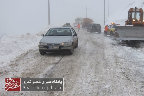 کندی تردد با وجود مه غلیظ در محور هراز/ مشکلی برای تردد خودروها در محور فیروزکوه وجود ندارد