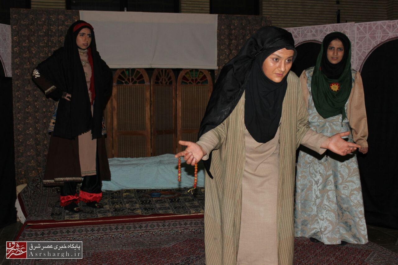 اجرای نمایش «آن کس که نیامده می‌داند» در دماوند/ مسجد می‌تواند به پایگاه هنری تبدیل شود + تصاویر