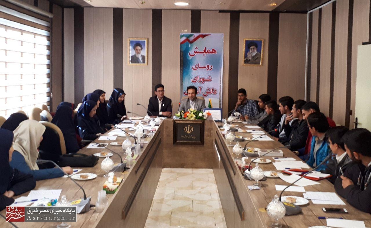 لزوم حضور نماینده‌ای از دماوند در مجلس دانش‌آموزی/ شوراهای دانش‌آموزی در مسائل دینی و مذهبی فعالیت کنند