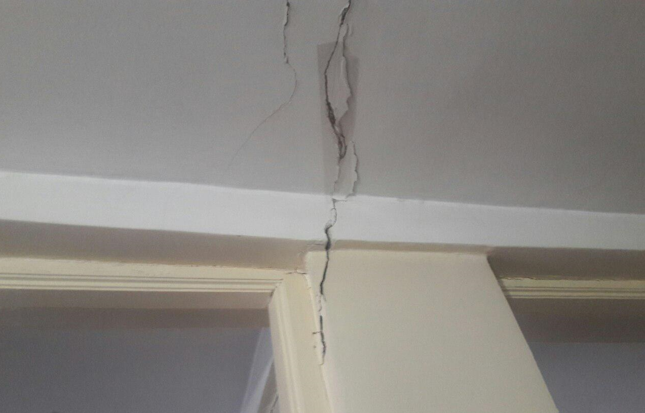 تیم‌های امدادی و خدماتی تا ۷۲ ساعت آینده در آماده‌باش هستند/ ترک‌خوردگی یک منزل مسکونی+ تصاویر