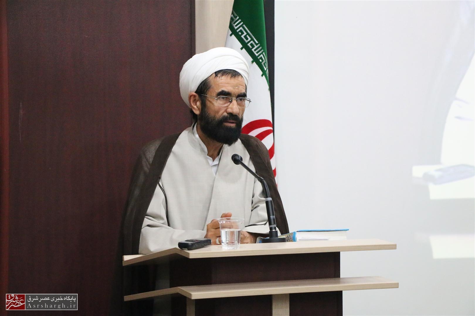 وحدت حوزه و دانشگاه از اصول زیربنایی ماندگاری نظام اسلامی است/ انقلاب چهره زشت استکبار جهانی را به دنیا شناساند