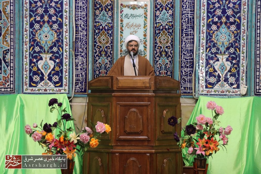 منفعت‌طلبان مثل موریانه به جان درخت انقلاب افتاده‌اند/ نپذیرفتن نصیحت رهبری خدمت به دشمن است/ عده‌ای فکر جامعه را منحرف به مسائل خود کرده‌اند