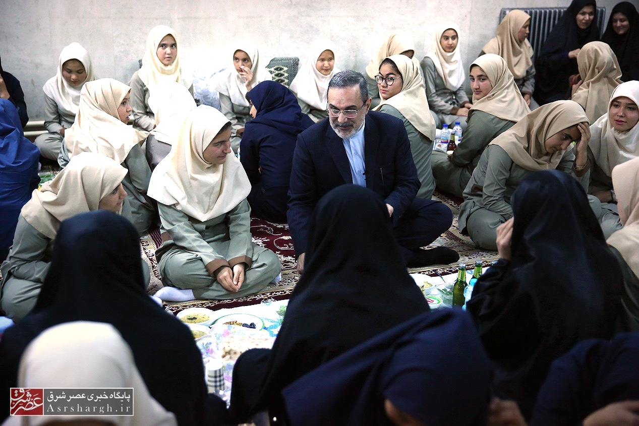 حضور وزیر آموزش و پرورش در ضیافت افطاری مدرسه شبانه‌روزی کیلان/ بطحایی با دانش‌آموزان کیلان دیدار کرد+ گزارش تصویری