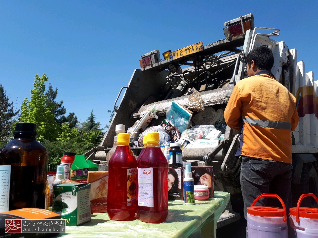 معدومسازی ۵ هزار قلم لوازم آرایشی و ۴ تن مواد غذایی غیرمجاز در دماوند+ فیلم و عکس