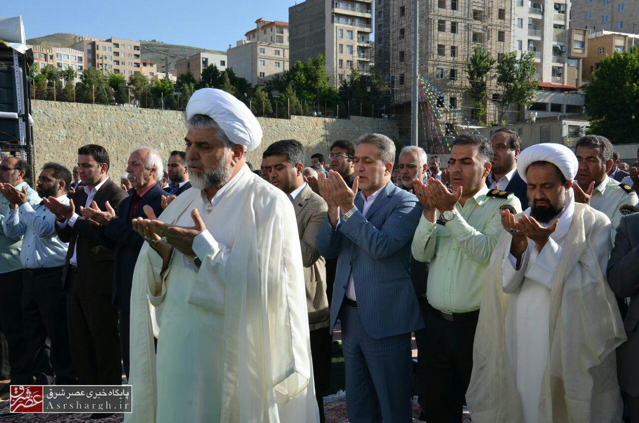 نماز شکرانه عید فطر ۳ هزار نمازگزار در رودهن/ مدیح: تنها راه نجات امت رعایت تقوای الهی است+ تصاویر