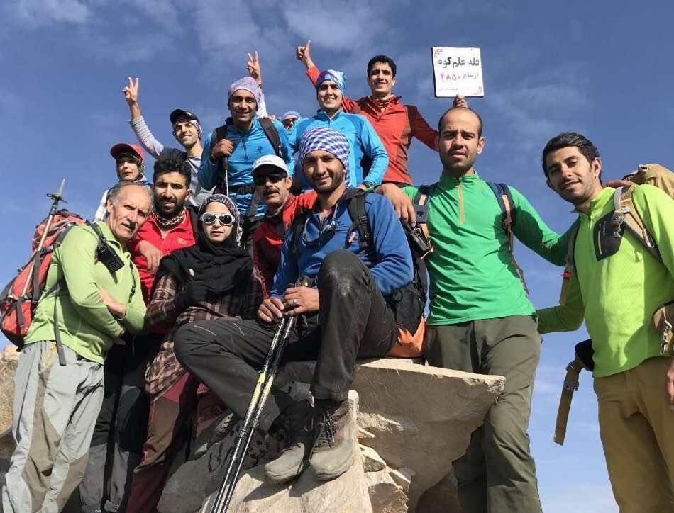 روایتی از صعود ۱۸ کوهنورد دماوندی به دومین قله مرتفع ایران/ از مسیر پُر پیچ و خم تا تنگه گلو تا انگیزه کوهنوردان با نمایان شدن قله علمکوه+ تصاویر
