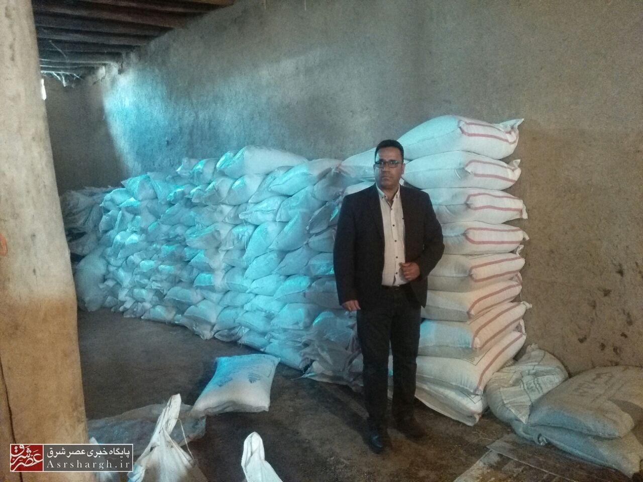 مهروموم ۲ انبار متروکه دپوی کود شیمیایی در آبسرد/ مردم نقش مهمی در مبارزه بهینه با احتکار و امتناع از فروش دارند