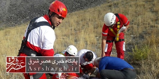 سقوط پراید به دره ۱۵۰ متری در منطقه دریاچه تار دماوند/ اعزام مصدوم توسط امداد هوایی به مرکز درمانی