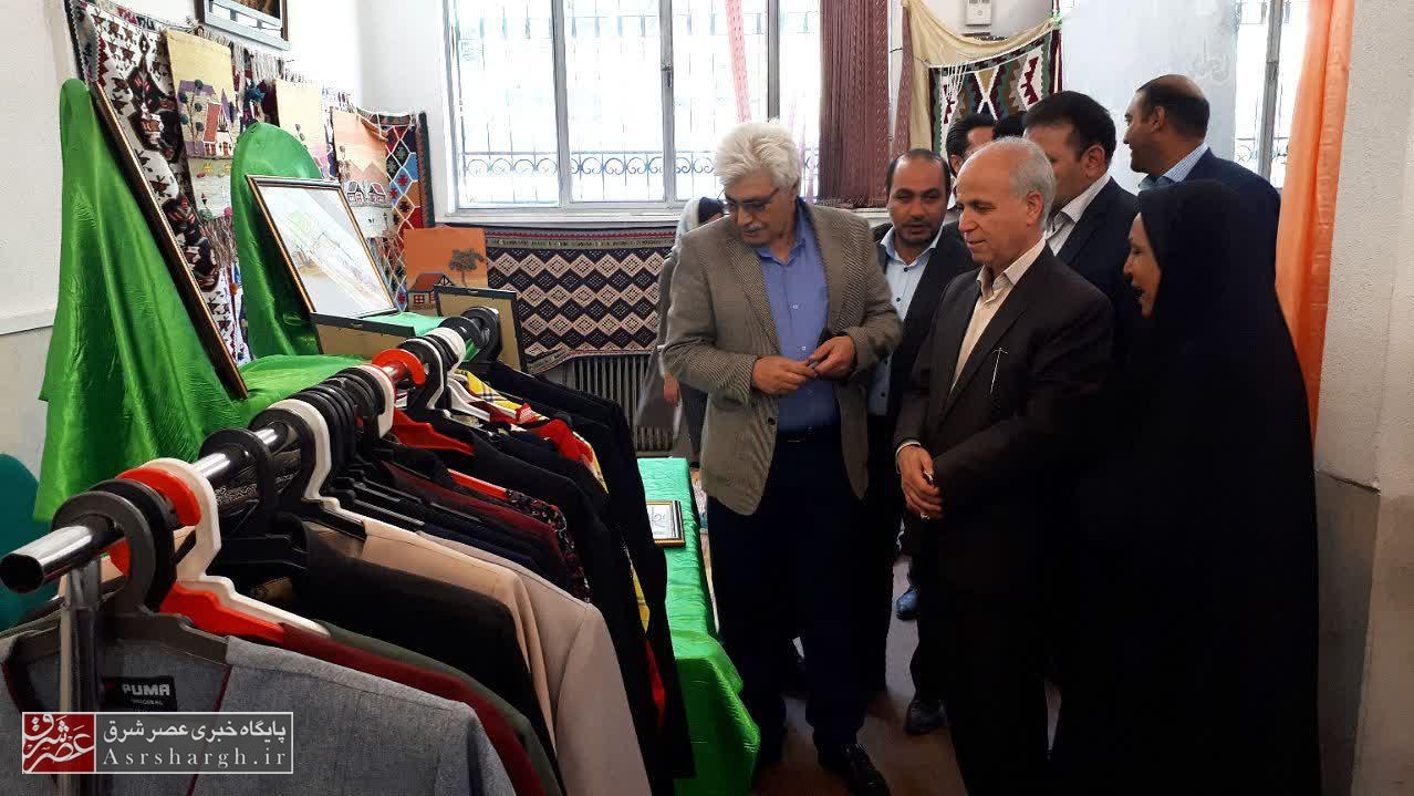 برپایی نمایشگاه دستاورد بانوان کارآفرین و عرضه پوشاک در رودهن+ تصاویر