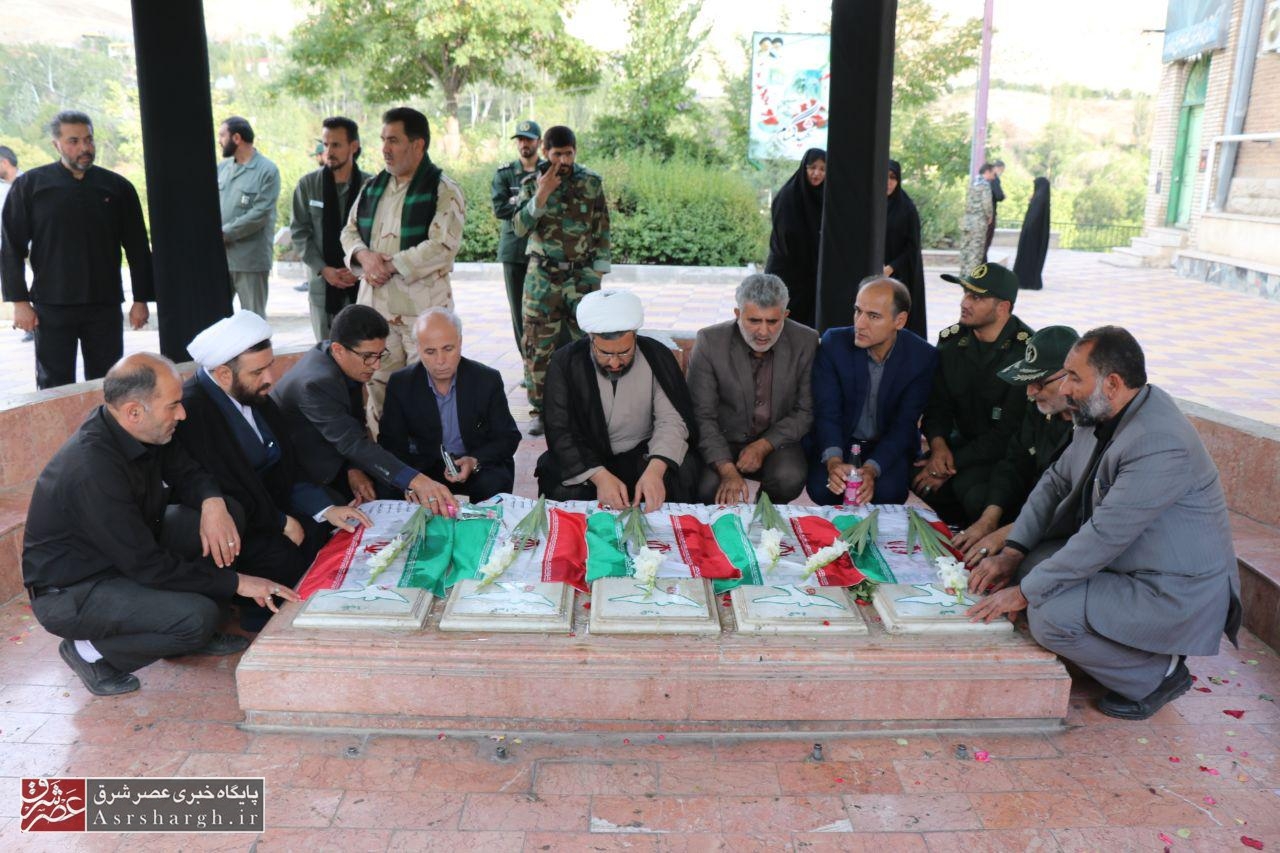 عطرافشانی و گلباران مزار مطهر شهدا در دماوند/ تجدید میثاق با آرمانهای شهدا+ تصاویر