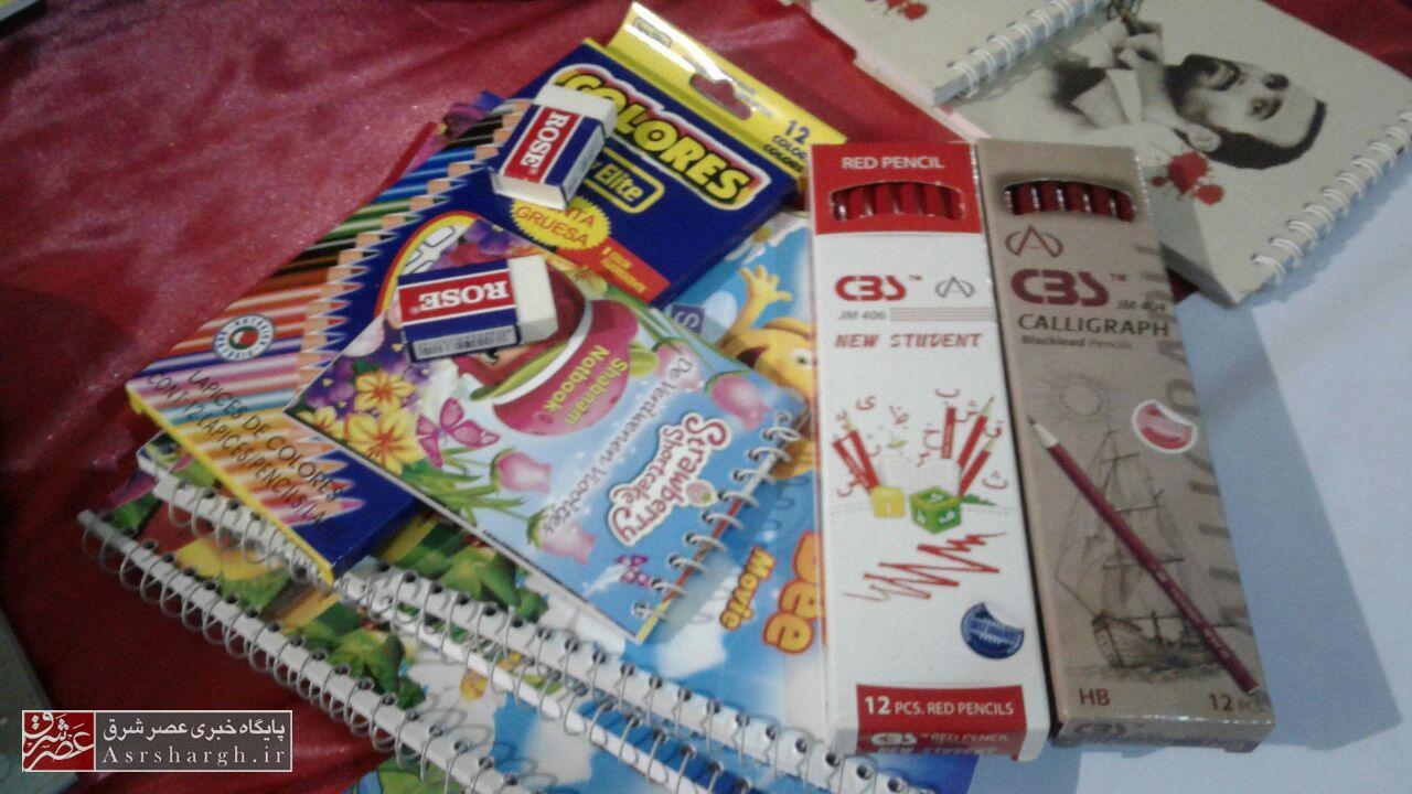 اهدای ۲۰ بسته لوازمالتحریر به دانشآموزان بیبضاعت در دماوند/ نمایشگاه دفاع مقدس در مسجدالرضا (ع) دماوند پایان یافت+ تصاویر