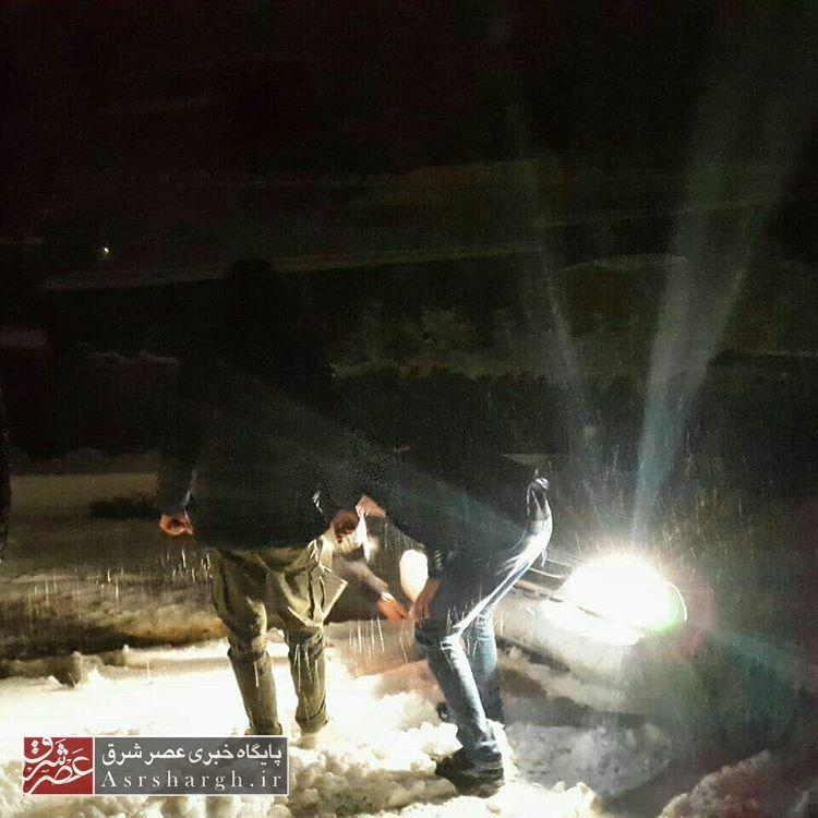 امدادرسانی بسیجیان شهر کیلان در جاده‌های برفی/ پیش‌بینی ۳ مسجد برای اسکان اضطراری در کیلان+ تصاویر