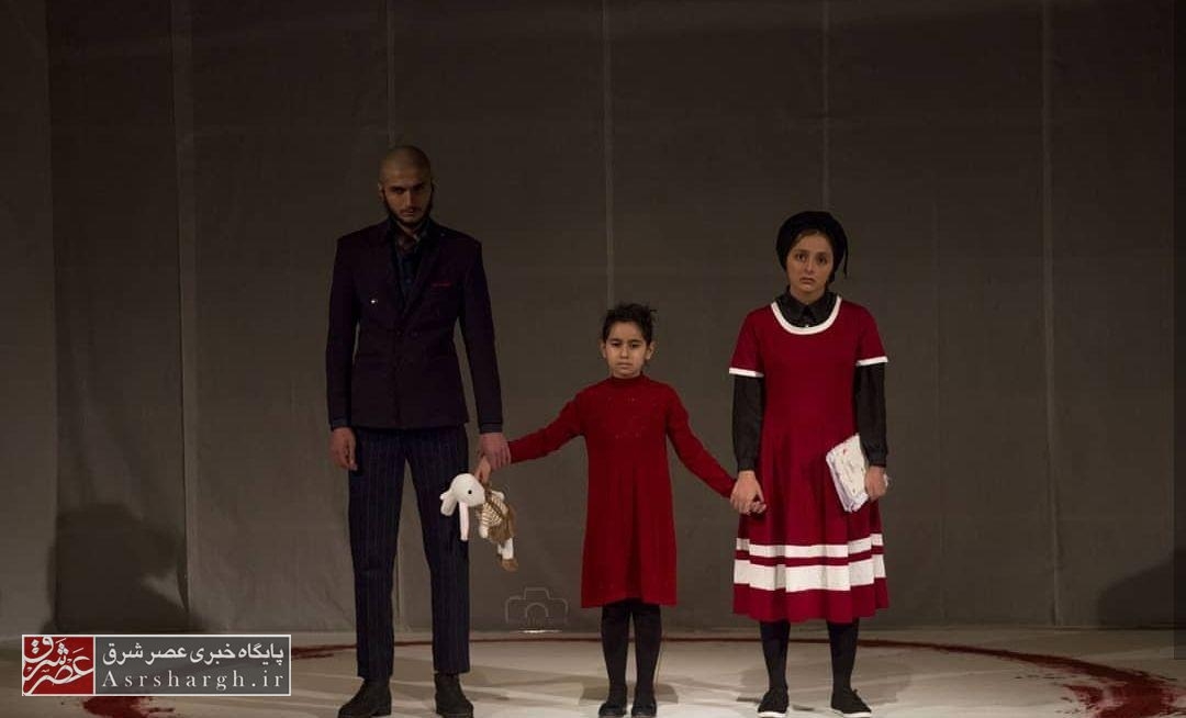 گذری بر اجرای نمایش «من باب مرگ»/ اجرای اینگونه نمایش‌ها جسورانه و قابل احترام است