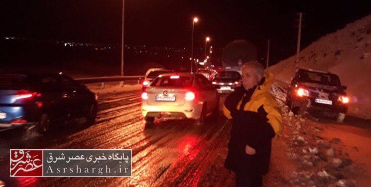 امدادرسانی به مسافران گرفتار در جاده دماوند/ هراز مجدد باز شد