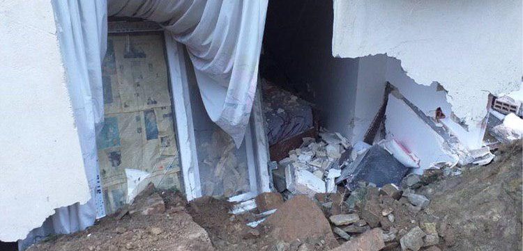 رانش کوه در رودهن ۲ منزل مسکونی را تخریب کرد+ تصاویر