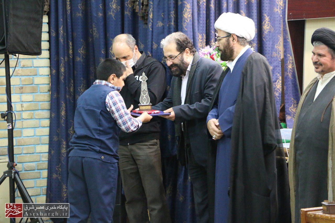 تجلیل از برگزیدگان مسابقه نقاشی «نور علی نور» در دماوند+ تصاویر