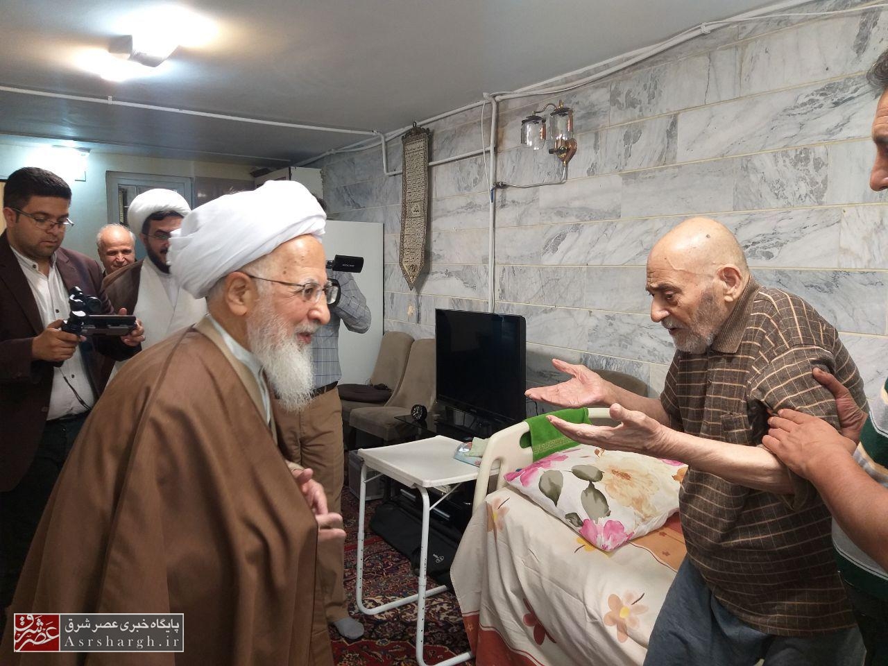 دیدار آیت‌الله جوادی‌آملی با خانواده شهیدان غلامعلی در دماوند+ تصاویر