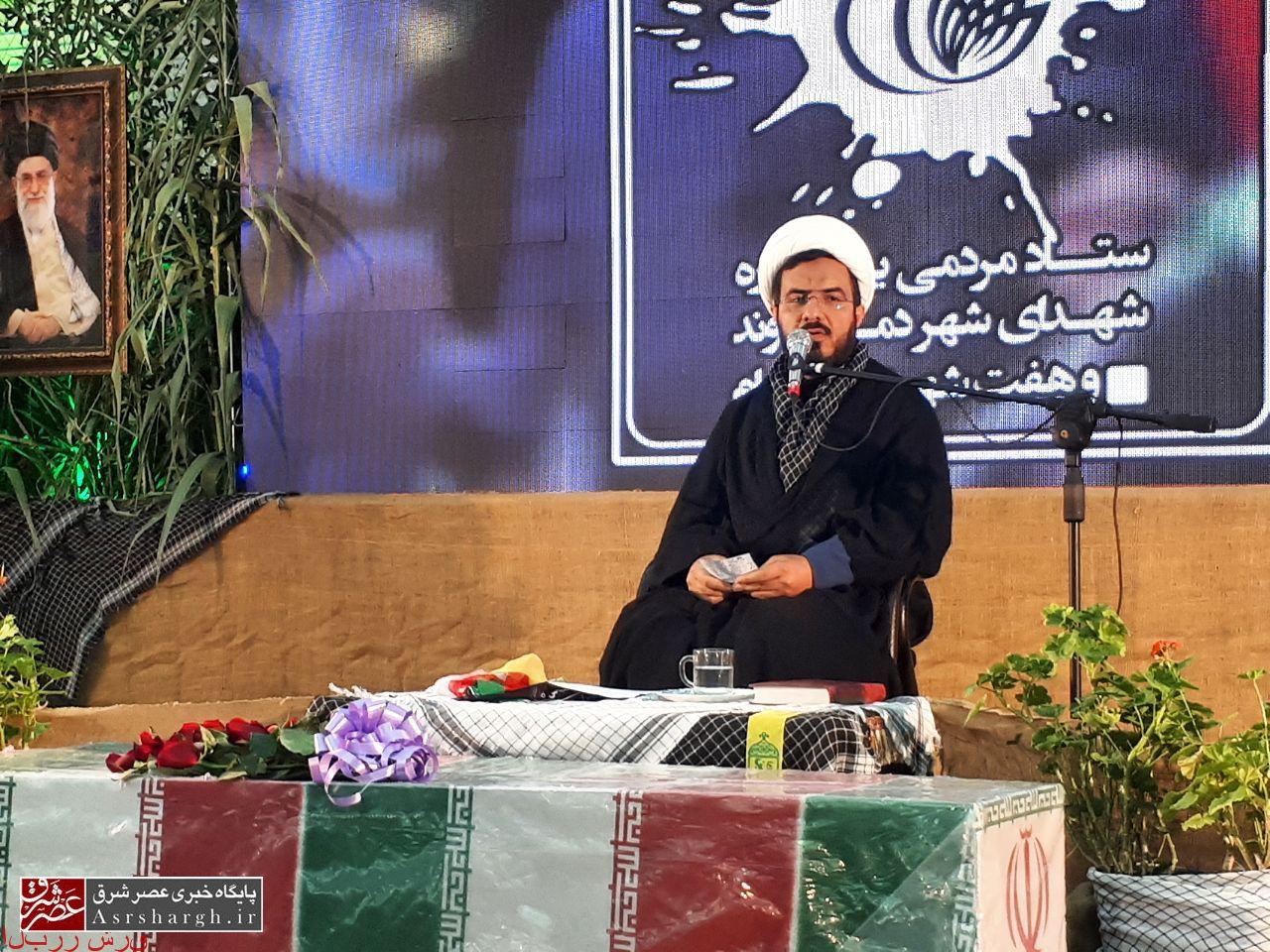 برخی سخنان بوی جدایی از رهبری و شهدا را می‌دهد/ این افراد حال فعلی خود را اصلاح کنند