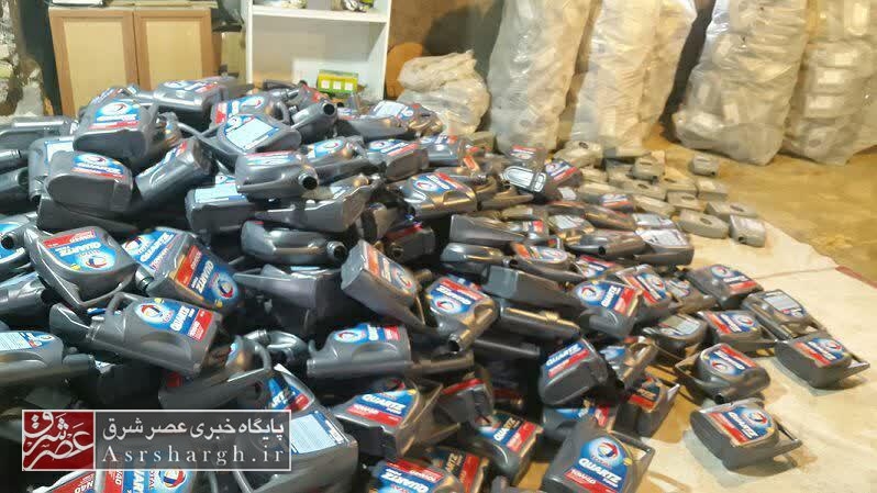 کشف کارگاه غیرمجاز پلمب و بسته‌بندی روغن موتور در رودهن/ ۲ متهم دستگیر شدند