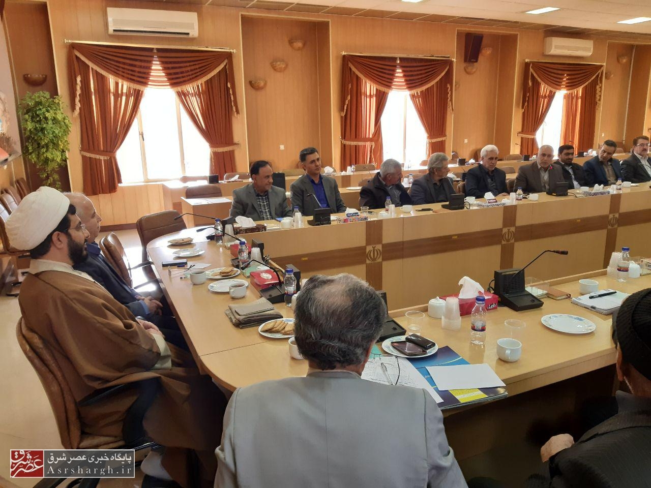 با افرادی که به رشوه گرفتن در ادارات عادت کردهاند تعارفی نداریم