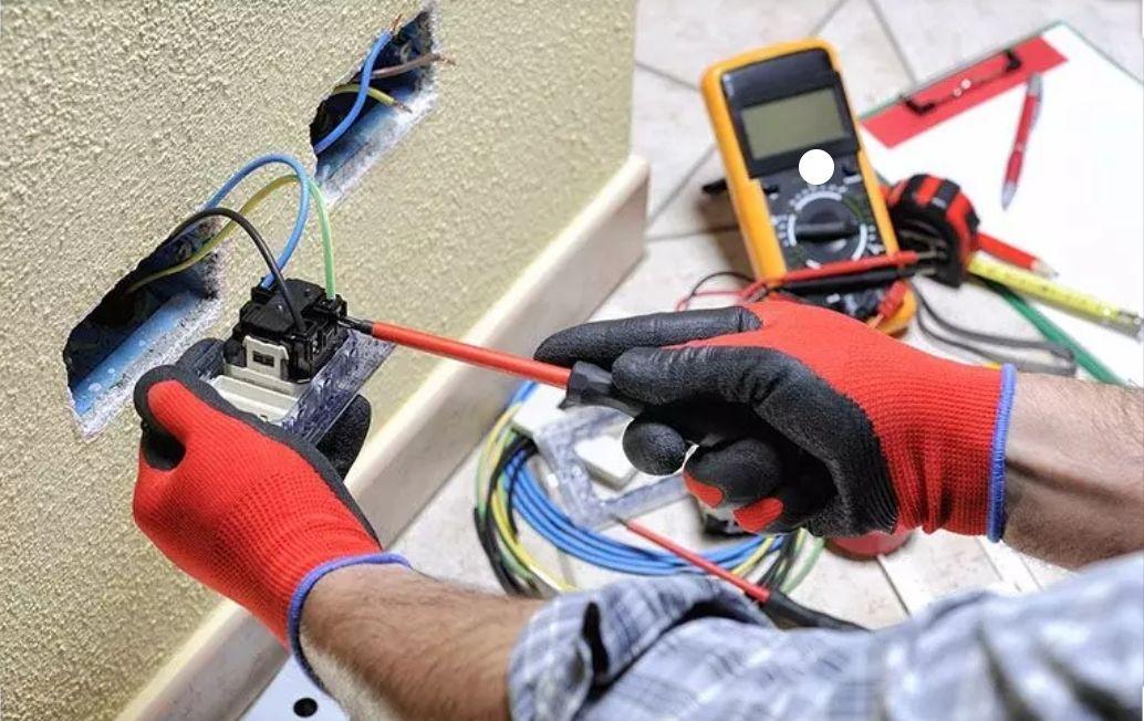 گزارش مردمی| انتقاد از دستمزد و اُجرت فعلی برق‌کاران ساختمانی در دماوند