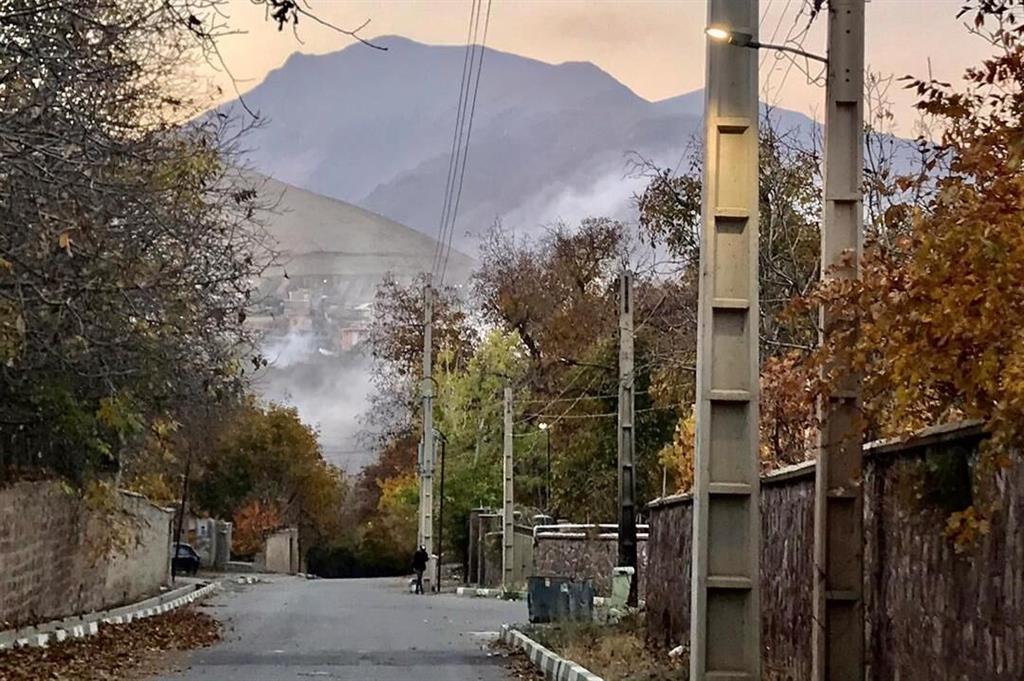 سوزاندن برگ‌های پاییزی عامل آلودگی در شهر دماوند است/ اداره محیط زیست مداخله کند