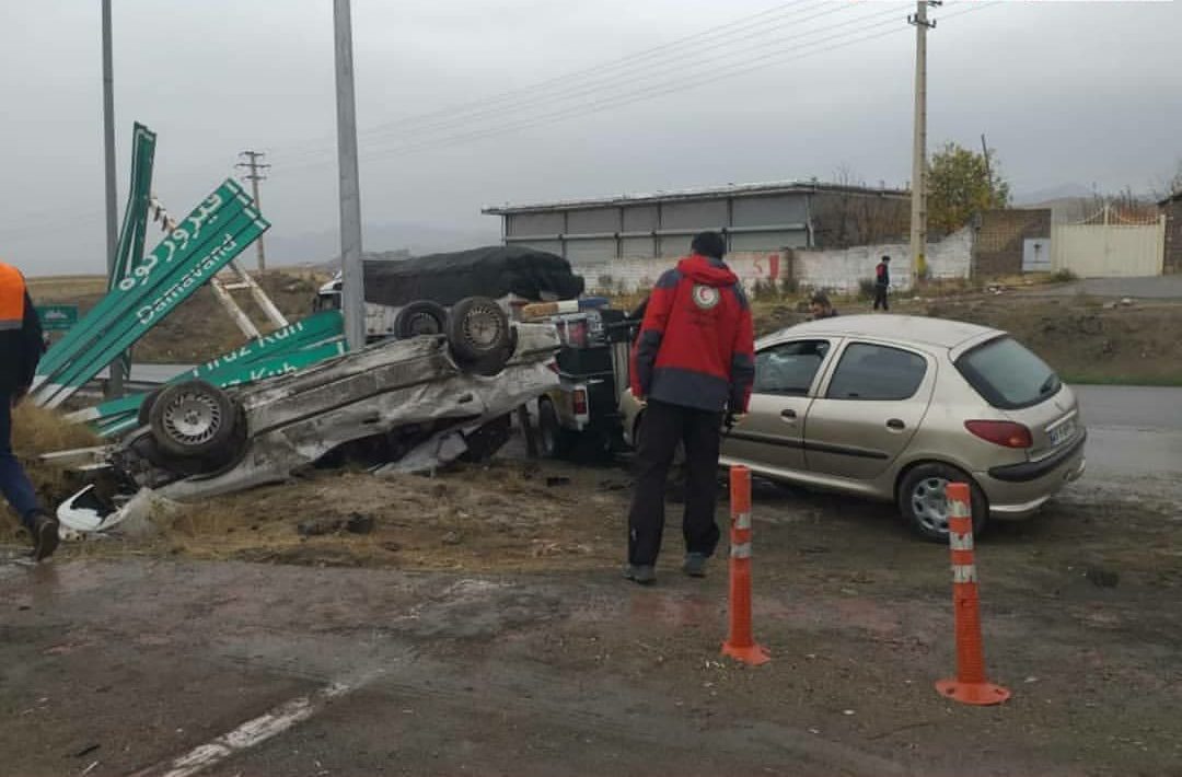 تصادف زنجیره‌ای در محور دماوند – رودهن/ مصدومان به مراکز درمانی منتقل شدند
