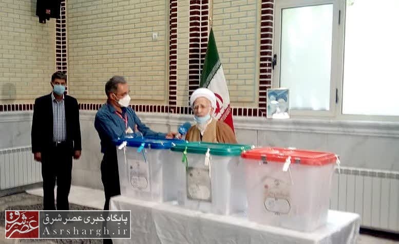 آیت‌الله جوادی آملی رأی خود را در دماوند به صندوق انداخت