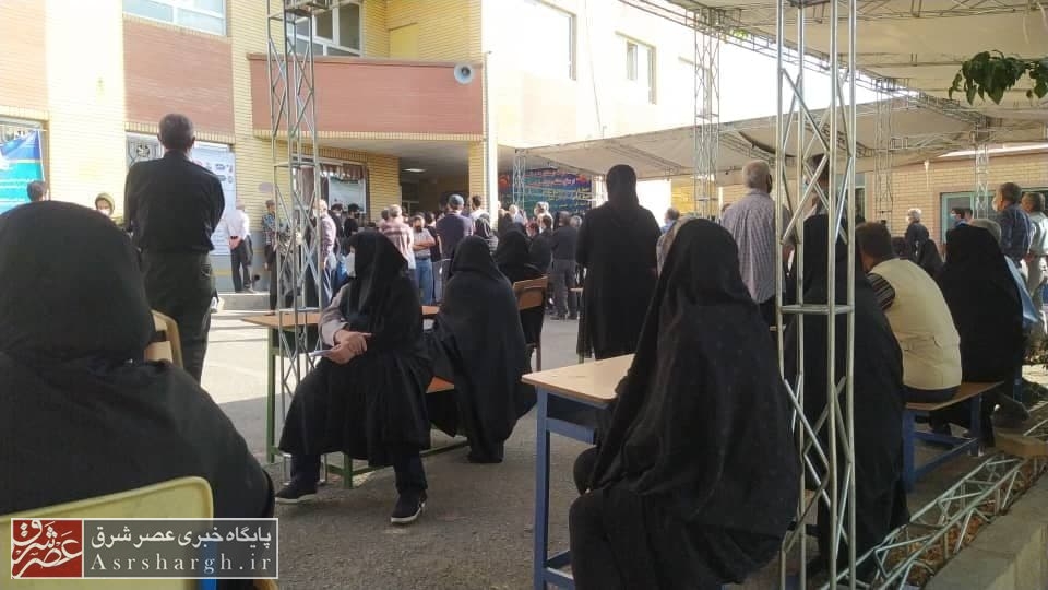 مرکز واکسیناسیون دماوند یا کانون شیوع کرونا؟/ احتمال خطر ابتلا برای افراد مسن وجود دارد!+ فیلم