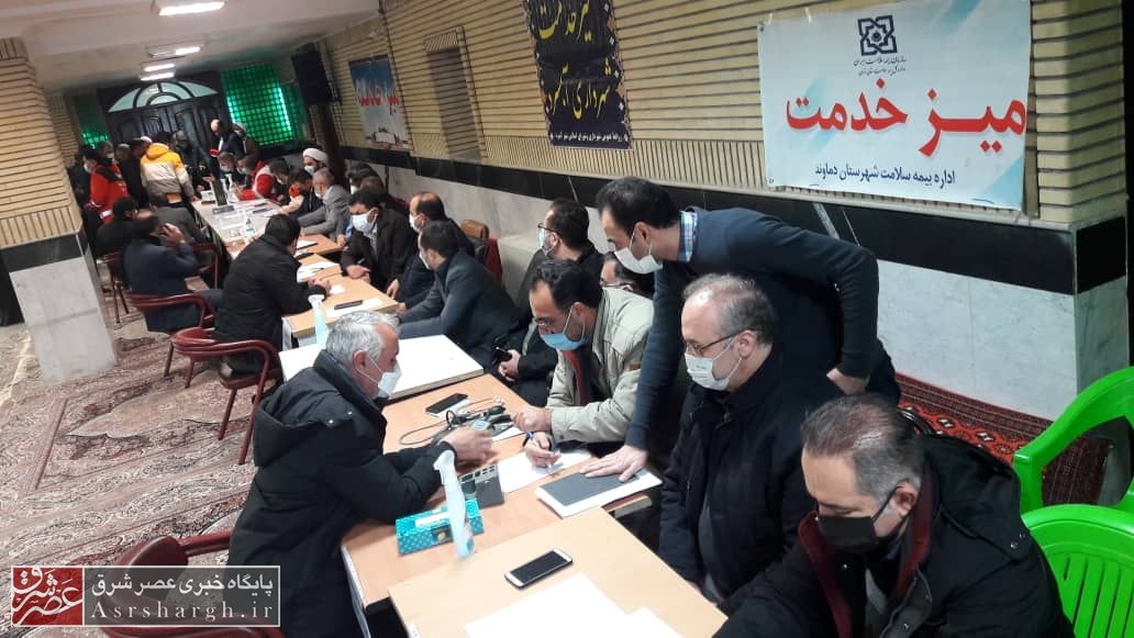 برپایی میزهای خدمت در مصلی های نماز جمعه دماوند/ آرامش فعلی کشور را مدیون شهدا هستیم