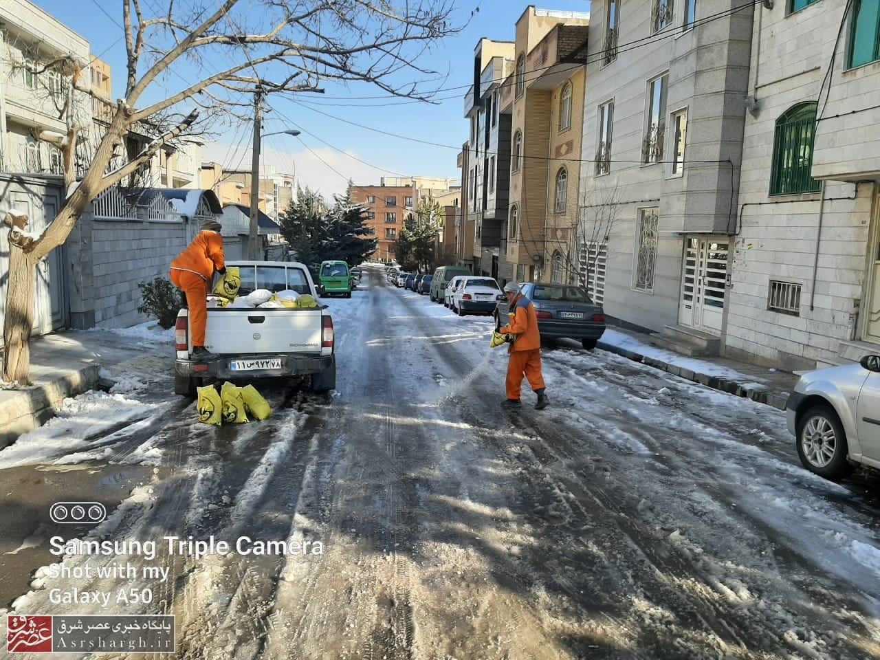 گزارش عملکرد شهرداری دماوند به مردم در روزهای برفی و یخبندان/ معابر بدون فوت وقت پاکسازی میشود+ تصاویر