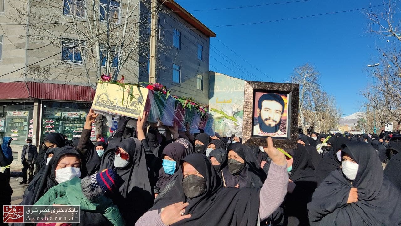 بدرقه کاروان بهشت در آبسرد/ پیکر ۲ شهید گمنام در آرامگاه ابدی آرام گرفت+ تصاویر