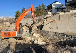 تخریب مستحدثات غیرمجاز در بستر و حریم رودخانه بخش رودهن+ تصاویر