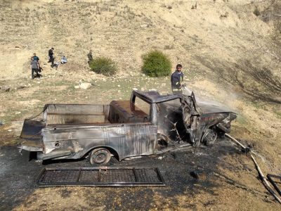 سقوط پیکان وانت دوگانه سوز به عمق دره در شهر کیلان/ تلاش ۲ ساعته آتش‌نشانان برای مهار حریق/ یک نفر مجروح شد+ تصاویر