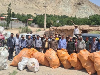 زبالههای پراکنده روستای مغانک پاکسازی شد