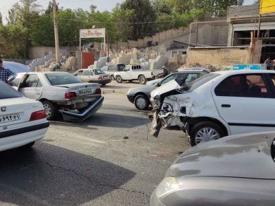 تصادف پشت تصادف در منطقه گیلاوند/ کامیون ۹ دستگاه خودروی سواری را زیر گرفت+ تصاویر