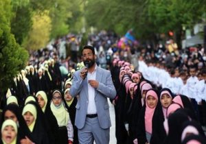 دهه نودیهای دماوندی «سلام فرمانده» را میخوانند