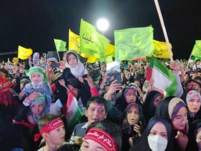 فیلم| همخوانی دهه نودیهای دماوندی با سرود «سلام فرمانده»