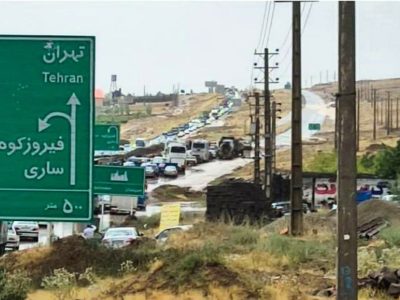 انسداد محور دماوند – فیروزکوه در محدوده سربندان/ ترافیک سنگین و تلاش راهداران برای بازگشایی محور