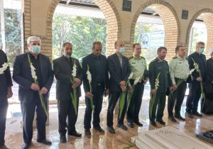 گلزار شهدای شهرستان دماوند غبارروبی و عطرافشانی شد+ تصاویر